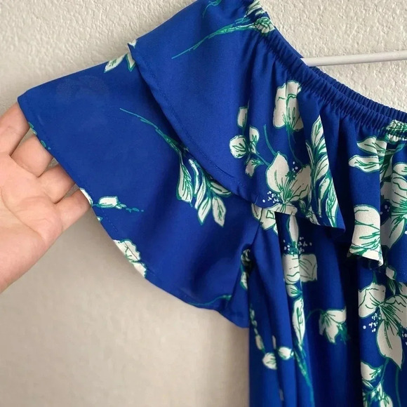 🆕Cherish Off the Shoulder Floral Top M🆕 - Picture 6 of 9